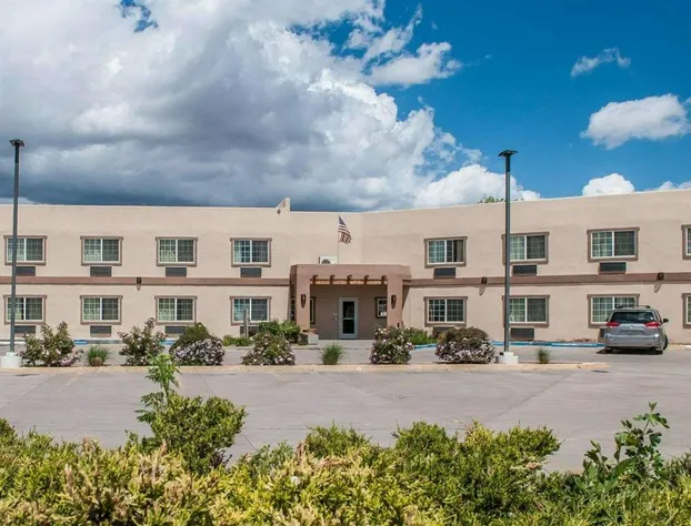 Econo Lodge Inn & Suites Santa Fe South hotel detail image 2