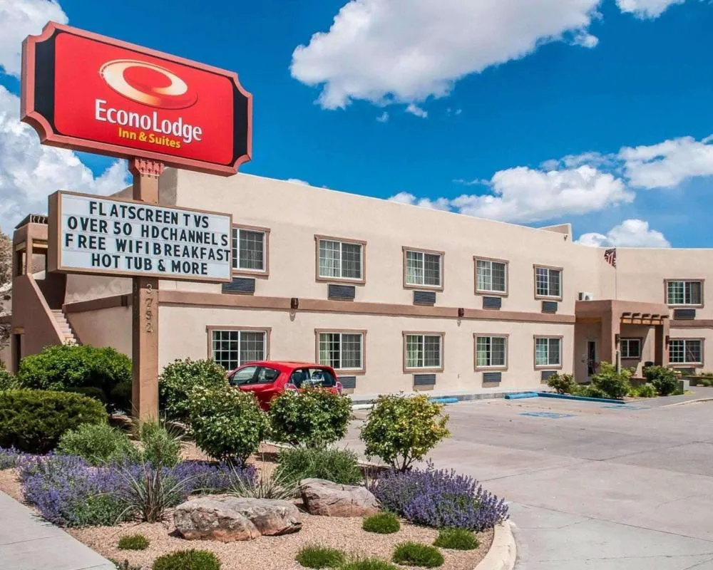 Econo Lodge Inn & Suites hotel hero