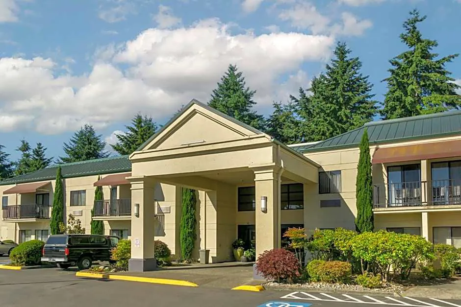 Best Western Plus Plaza by the Green hotel hero