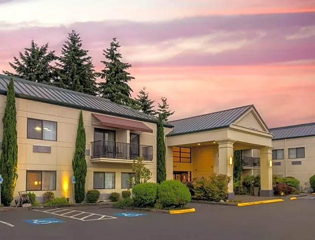 Best Western Plus Plaza by the Green hotel detail image 1