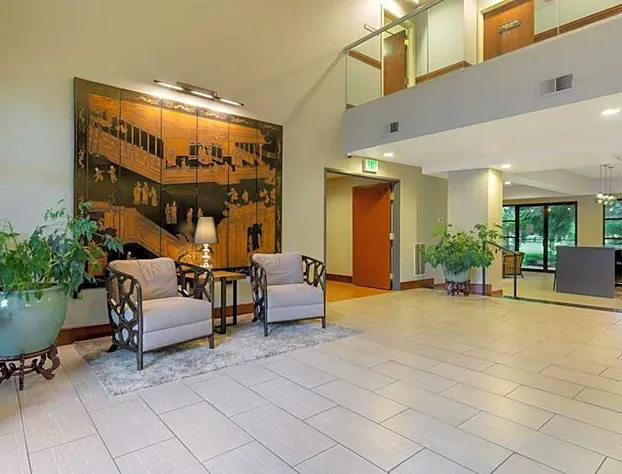 Best Western Plus Plaza by the Green hotel detail image 2