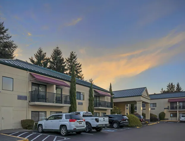 Best Western Plus Plaza by the Green hotel detail image 4