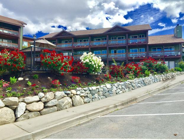 Lakeside Lodge And Suites hotel detail image 3
