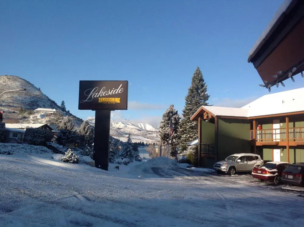 Lakeside Lodge And Suites hotel hero