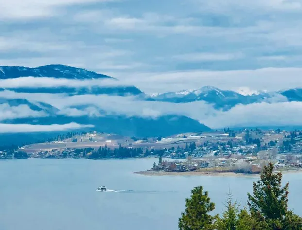 Lakeside Lodge And Suites hotel detail image 3