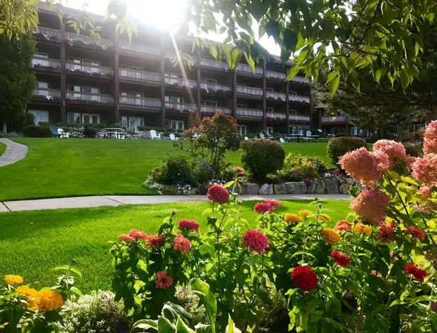 Lakeside Lodge And Suites hotel detail image 4