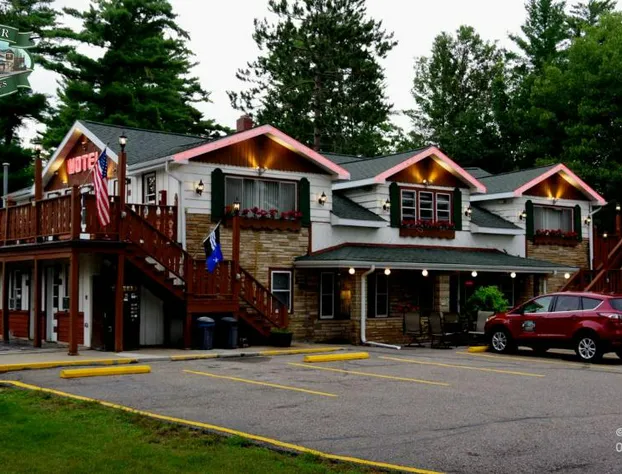Edgewater Inn & Cottages hotel detail image 1