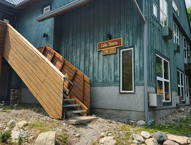 Waterton Lakes Lodge Resort hotel detail image 2