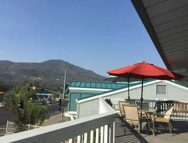 Oakhurst Lodge hotel detail image 1