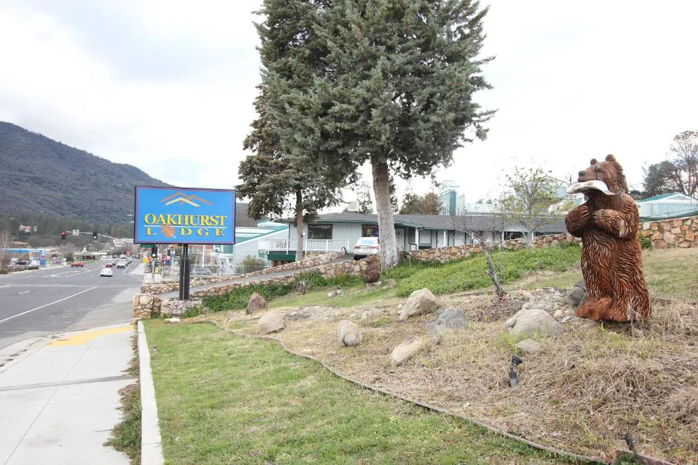 Oakhurst Lodge hotel hero