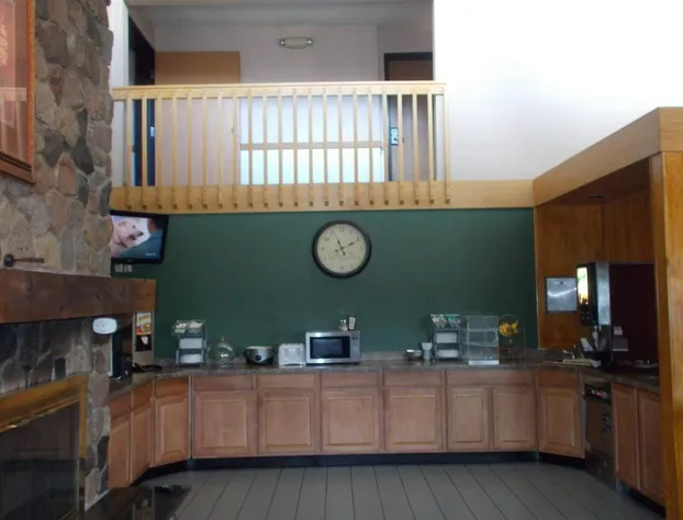 Boarders Inn & Suites by Cobblestone Hotels - Ripon hotel detail image 2