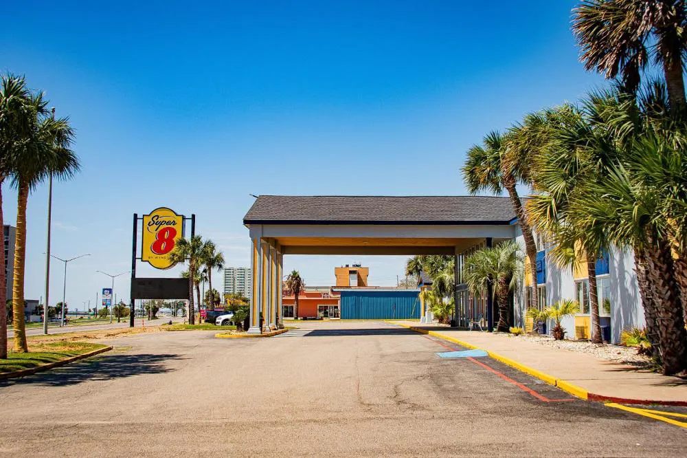Super 8 by Wyndham Biloxi hotel hero
