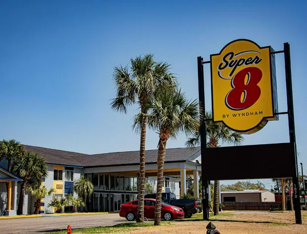 Super 8 by Wyndham Biloxi hotel detail image 2