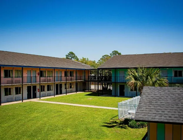 Super 8 by Wyndham Biloxi hotel detail image 3