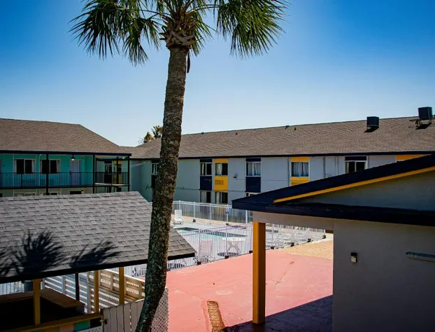 Super 8 by Wyndham Biloxi hotel detail image 1