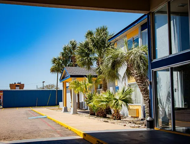 Super 8 by Wyndham Biloxi hotel detail image 2