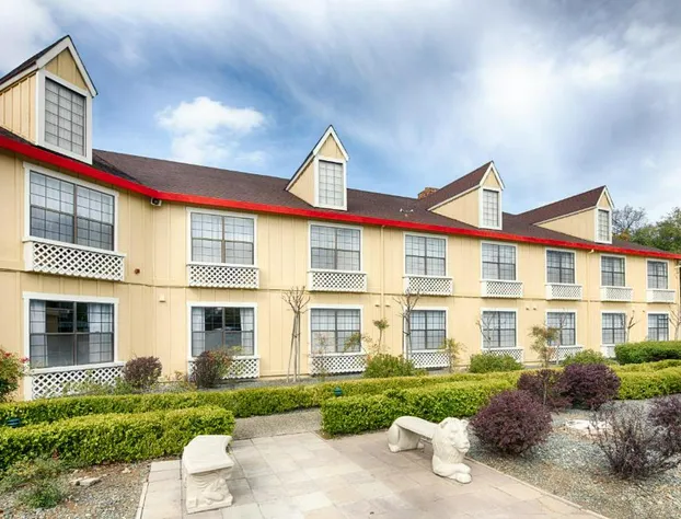 Red Lion Inn & Suites Auburn hotel detail image 4