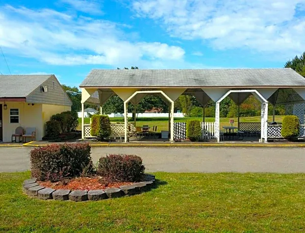 Budget Inn Corning hotel detail image 1