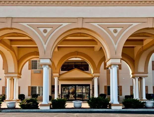 Comfort Suites University Area Notre Dame - South Bend hotel detail image 2