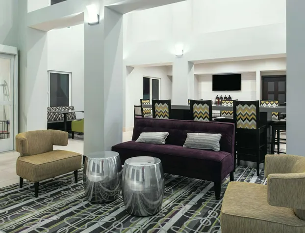 La Quinta Inn & Suites by Wyndham Fairfield - Napa Valley hotel detail image 4