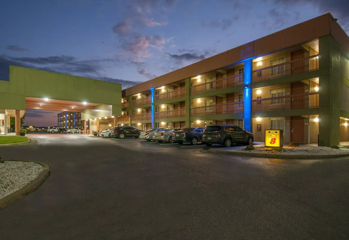 Super 8 by Wyndham Little Rock/Otter Creek hotel hero