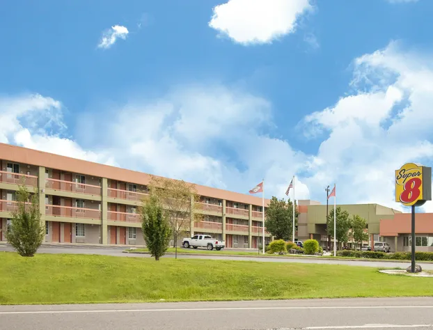 Super 8 by Wyndham Little Rock/Otter Creek hotel detail image 1