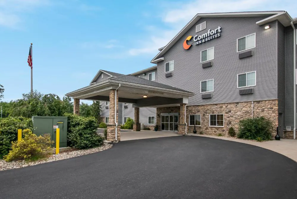 Comfort Inn & Suites Barnesville - Frackville hotel hero