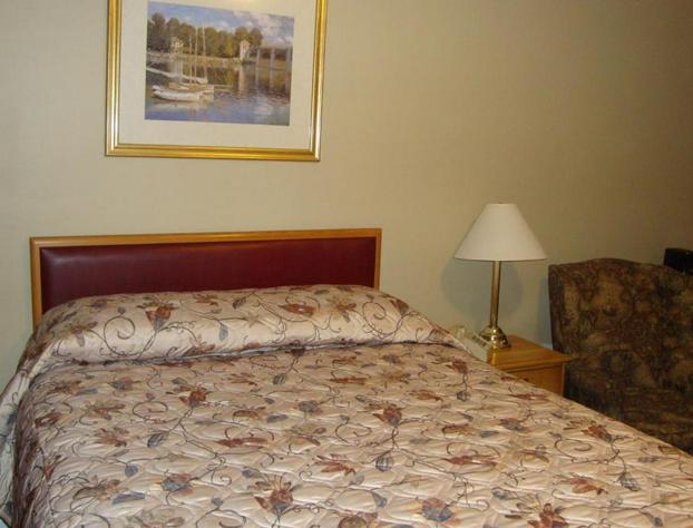 Royal Napanee Inn hotel detail image 4