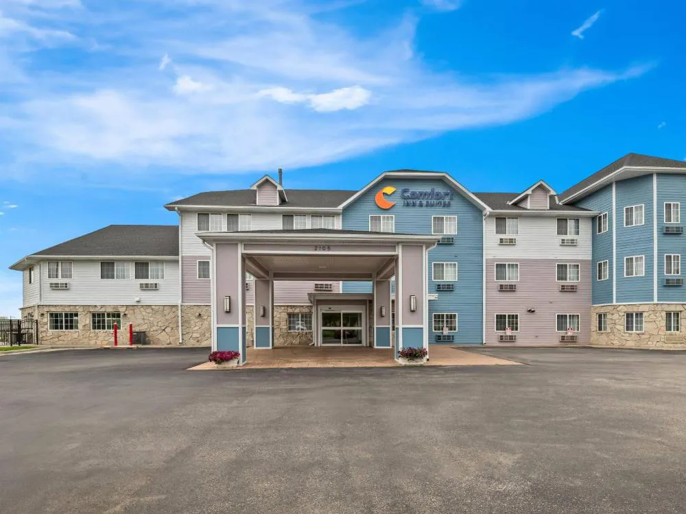 Comfort Inn & Suites Bellevue - Omaha Offutt AFB hotel hero