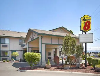 Super 8 by Wyndham LaGrande hotel detail image 2