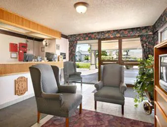 Super 8 by Wyndham LaGrande hotel detail image 4