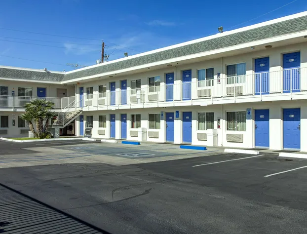 Motel 6 Phoenix, AZ - Airport - 24th Street hotel detail image 3