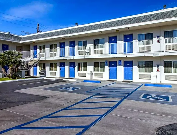 Motel 6 Phoenix, AZ - Airport - 24th Street hotel detail image 1