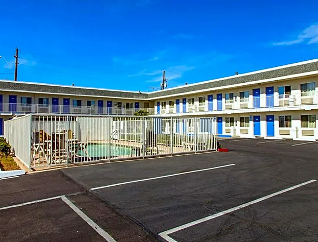 Motel 6 Phoenix, AZ - Airport - 24th Street hotel detail image 2