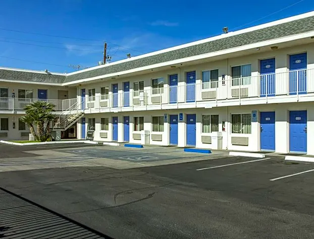 Motel 6 Phoenix, AZ - Airport - 24th Street hotel detail image 3