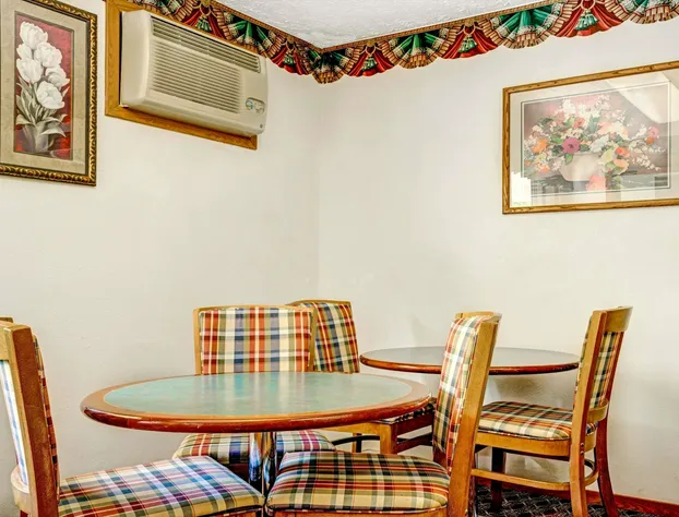 Super 8 by Wyndham Chaska hotel detail image 2