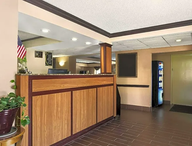 Super 8 by Wyndham Taylor/Detroit Area hotel detail image 1