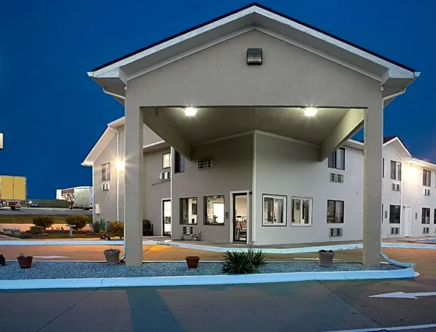 Super 8 by Wyndham Boonville hotel detail image 1