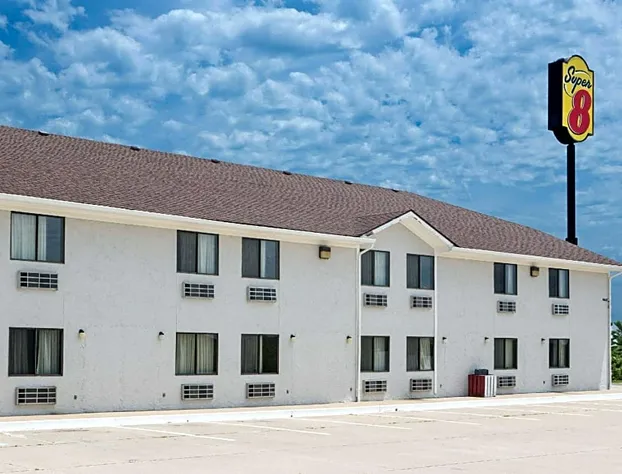 Super 8 by Wyndham Boonville hotel detail image 1