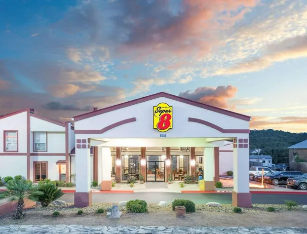 Super 8 by Wyndham Kerrville TX hotel detail image 1