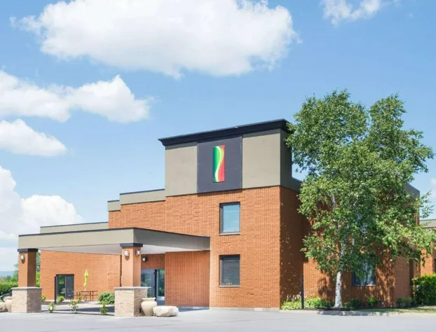 Super 8 by Wyndham Plattsburgh hotel detail image 3