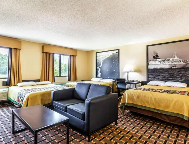 Super 8 by Wyndham League City/Kemah Area hotel detail image 4