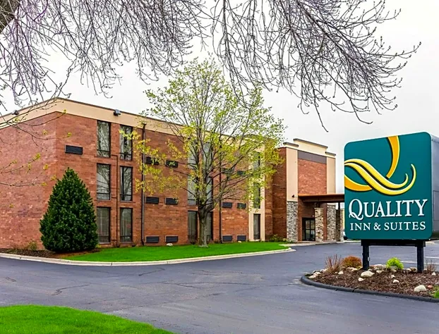 Quality Inn & Suites Arden Hills - Saint Paul North hotel detail image 1