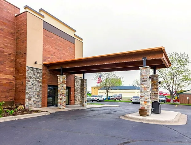 Quality Inn & Suites Arden Hills - Saint Paul North hotel detail image 2