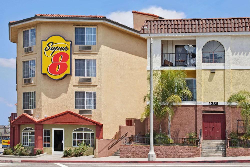 Super 8 by Wyndham Los Angeles Downtown hotel hero