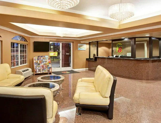 Super 8 by Wyndham Los Angeles Downtown hotel detail image 2