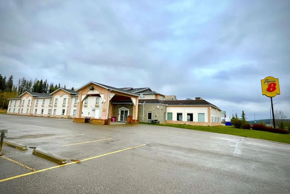 Super 8 by Wyndham Hinton hotel hero