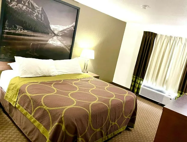 Super 8 by Wyndham Hinton hotel detail image 4