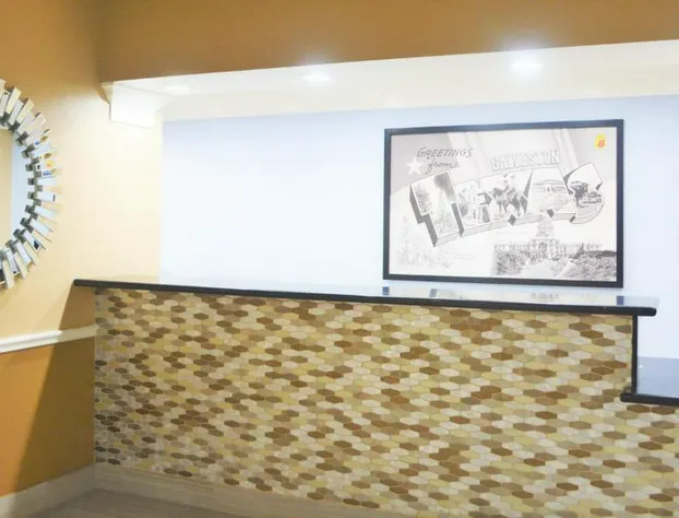 Super 8 by Wyndham Galveston hotel detail image 2