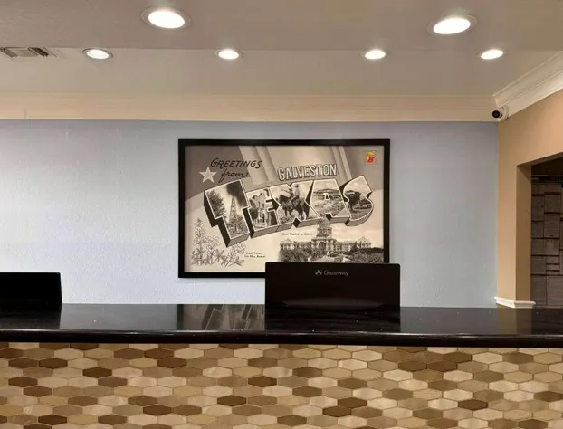 Super 8 by Wyndham Galveston hotel detail image 4